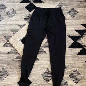 Black 32° heat, sweatpants.